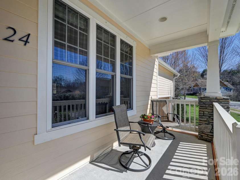 24 Creekside View Drive, Asheville, NC 28804.  MLS# CAR4360787, YatesRealty ID 8311. 