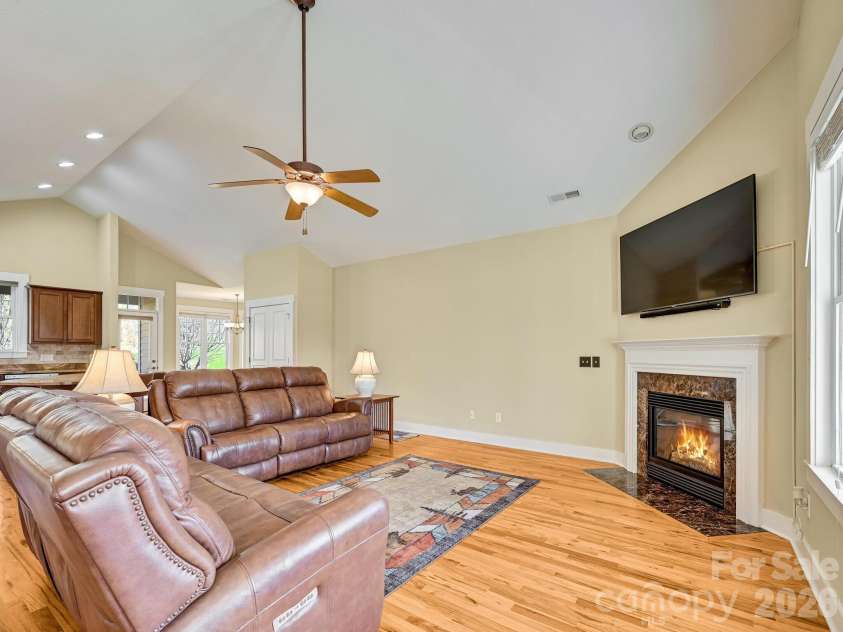 24 Creekside View Drive, Asheville, NC 28804.  MLS# CAR4360787, YatesRealty ID 8311. 
