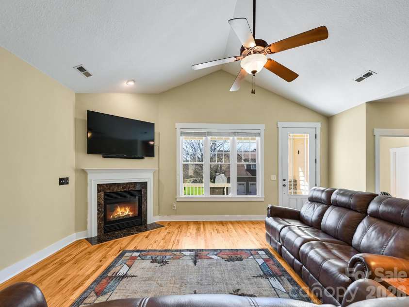 24 Creekside View Drive, Asheville, NC 28804.  MLS# CAR4360787, YatesRealty ID 8311. 