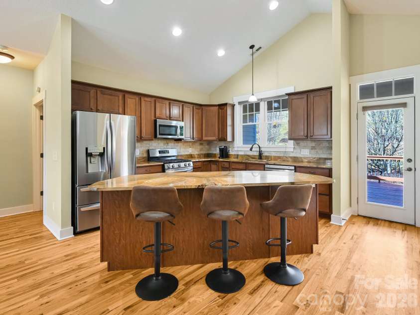 24 Creekside View Drive, Asheville, NC 28804.  MLS# CAR4360787, YatesRealty ID 8311. 