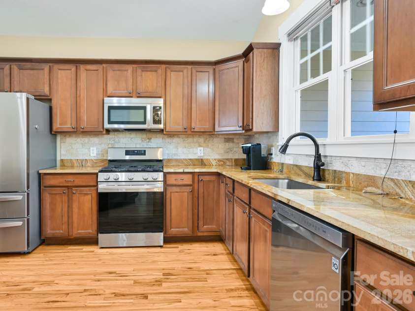 24 Creekside View Drive, Asheville, NC 28804.  MLS# CAR4360787, YatesRealty ID 8311. 
