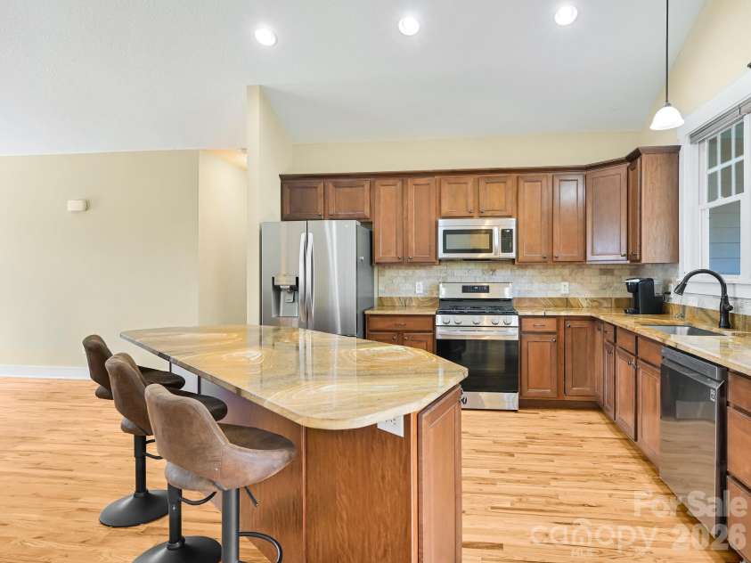 24 Creekside View Drive, Asheville, NC 28804.  MLS# CAR4360787, YatesRealty ID 8311. 
