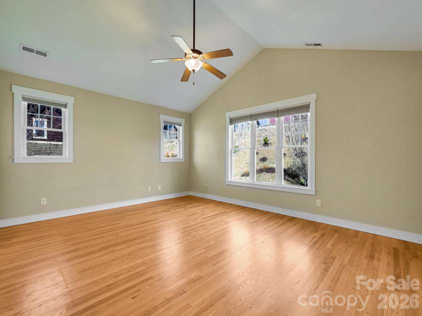 24 Creekside View Drive, Asheville, NC 28804.  MLS# CAR4360787, YatesRealty ID 8311. 