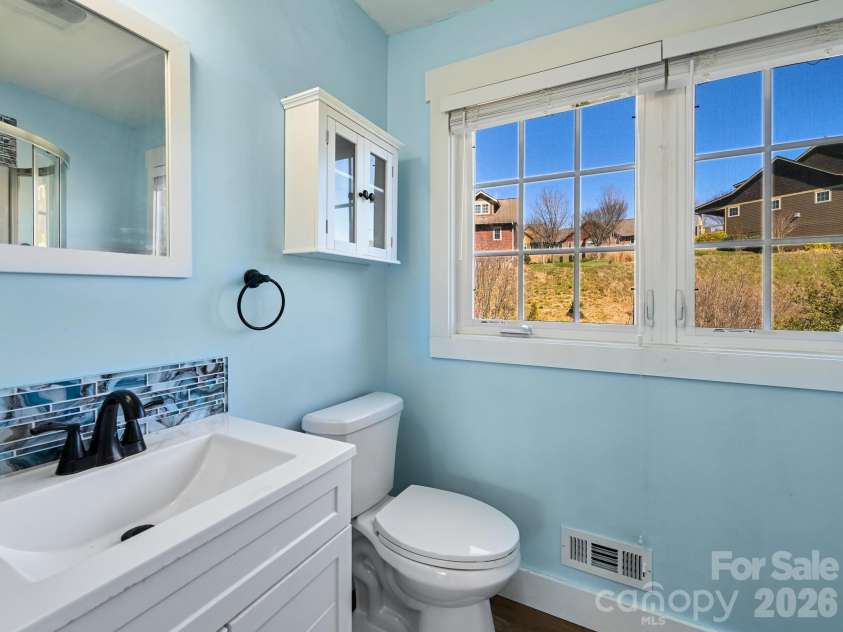 24 Creekside View Drive, Asheville, NC 28804.  MLS# CAR4360787, YatesRealty ID 8311. 