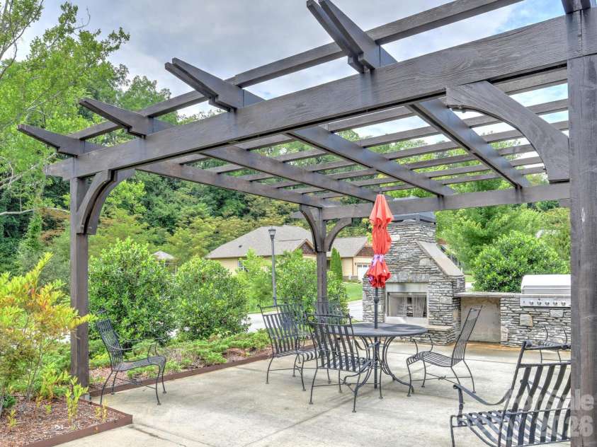 24 Creekside View Drive, Asheville, NC 28804.  MLS# CAR4360787, YatesRealty ID 8311. 