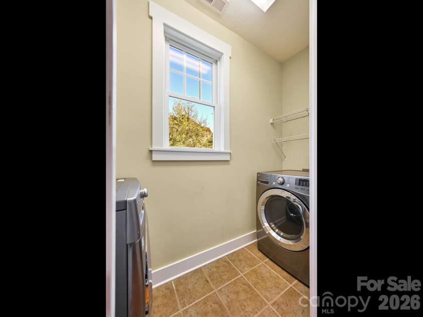 24 Creekside View Drive, Asheville, NC 28804.  MLS# CAR4360787, YatesRealty ID 8311. 