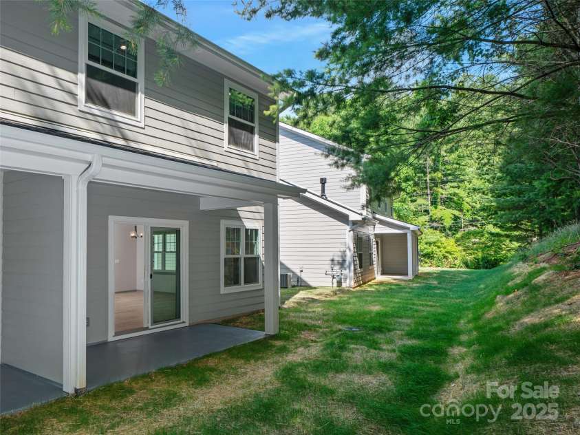 100 Red Twig Lane, Burnsville, NC 28714.  MLS# CAR4155743, YatesRealty ID 8313.  Privacy wall to rear of unit and back yard