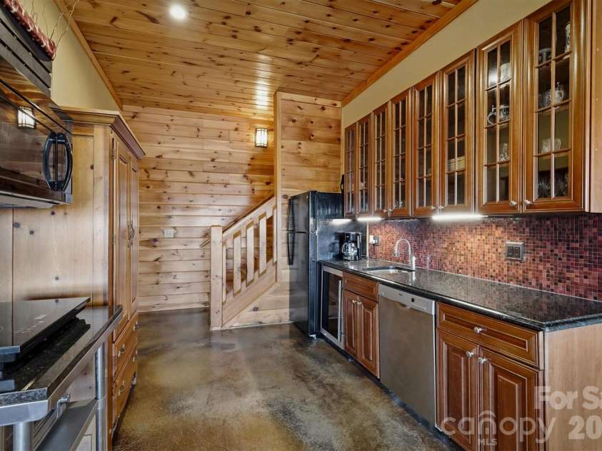 334 Scenic Vista Drive, Nebo, NC 28761.  MLS# CAR4302955, YatesRealty ID 8313. 