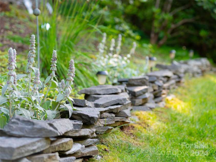 211 Cheyenne Court, Asheville, NC 28803.  MLS# CAR4160784, YatesRealty ID 8314. 