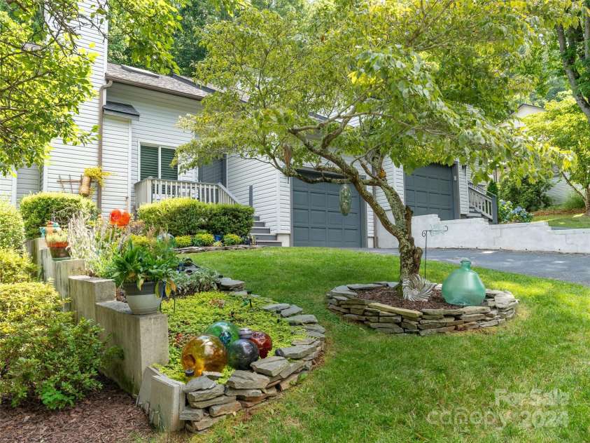 211 Cheyenne Court, Asheville, NC 28803.  MLS# CAR4160784, YatesRealty ID 8314. 