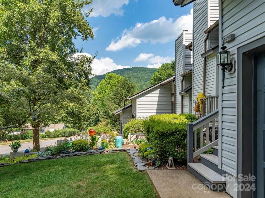 211 Cheyenne Court, Asheville, NC 28803.  MLS# CAR4160784, YatesRealty ID 8314. 