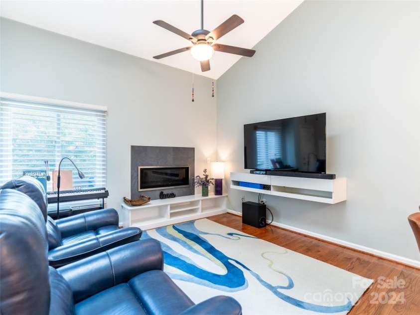 211 Cheyenne Court, Asheville, NC 28803.  MLS# CAR4160784, YatesRealty ID 8314. Living area includes wood floors & vaulted ceilings.