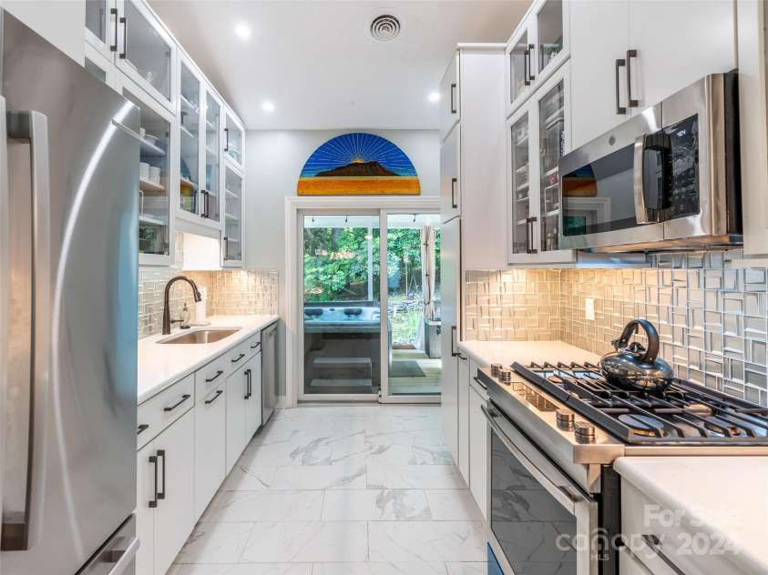211 Cheyenne Court, Asheville, NC 28803.  MLS# CAR4160784, YatesRealty ID 8314. Luxurious kitchen!