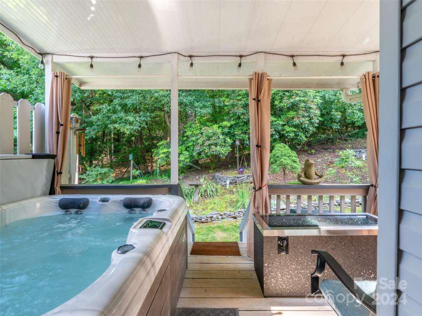 211 Cheyenne Court, Asheville, NC 28803.  MLS# CAR4160784, YatesRealty ID 8314. Private rear deck w hot tub!