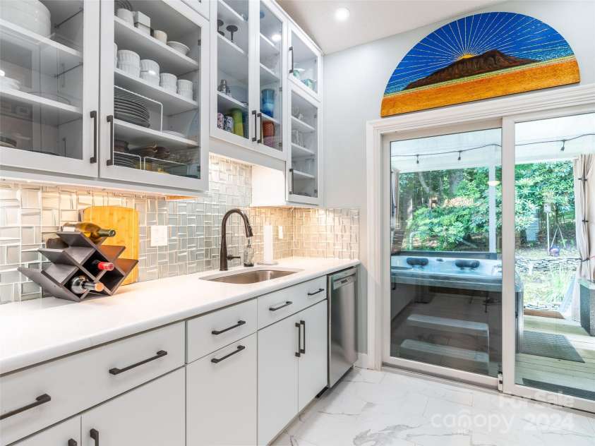 211 Cheyenne Court, Asheville, NC 28803.  MLS# CAR4160784, YatesRealty ID 8314. Touch faucet, and instant hot water.