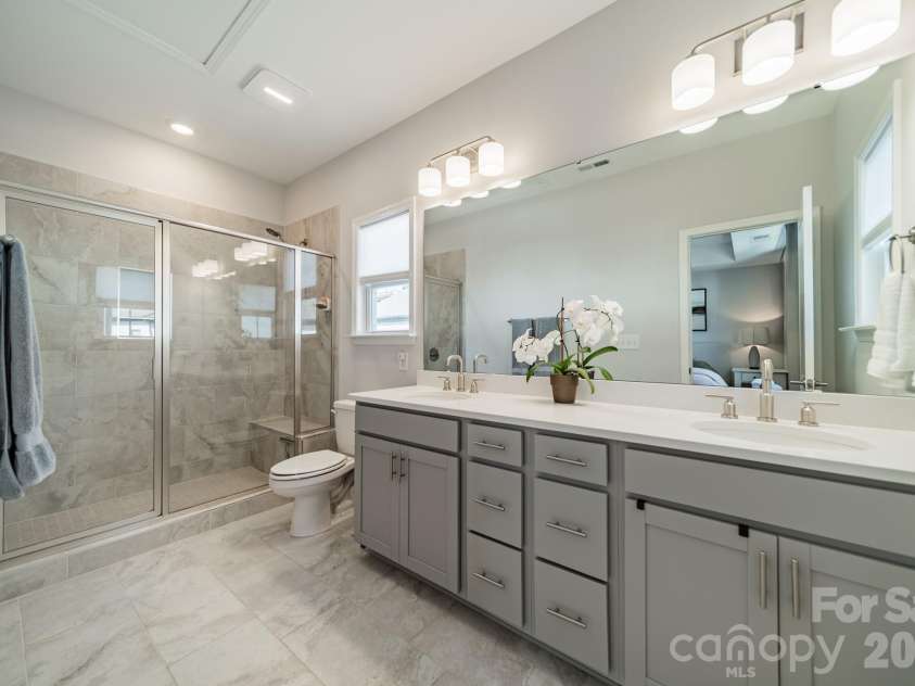 4040 Hidden Oaks Drive, Charlotte, NC 28205.  MLS# CAR4314856, YatesRealty ID 8314. 