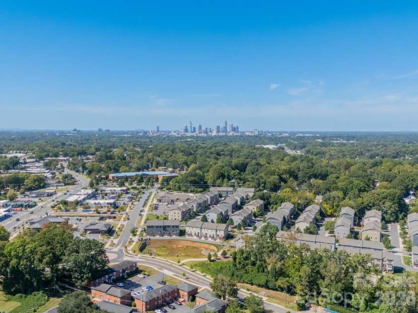 4040 Hidden Oaks Drive, Charlotte, NC 28205.  MLS# CAR4314856, YatesRealty ID 8314. 