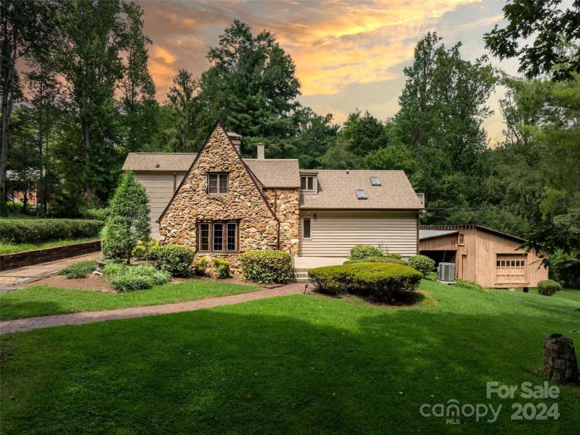 127 Springside Road, Asheville, NC 28803.  MLS# CAR4171365, YatesRealty ID 8316. 127 Springside Road