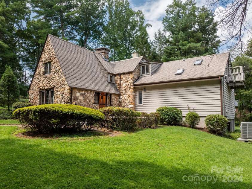127 Springside Road, Asheville, NC 28803.  MLS# CAR4171365, YatesRealty ID 8316. 127 Springside Road