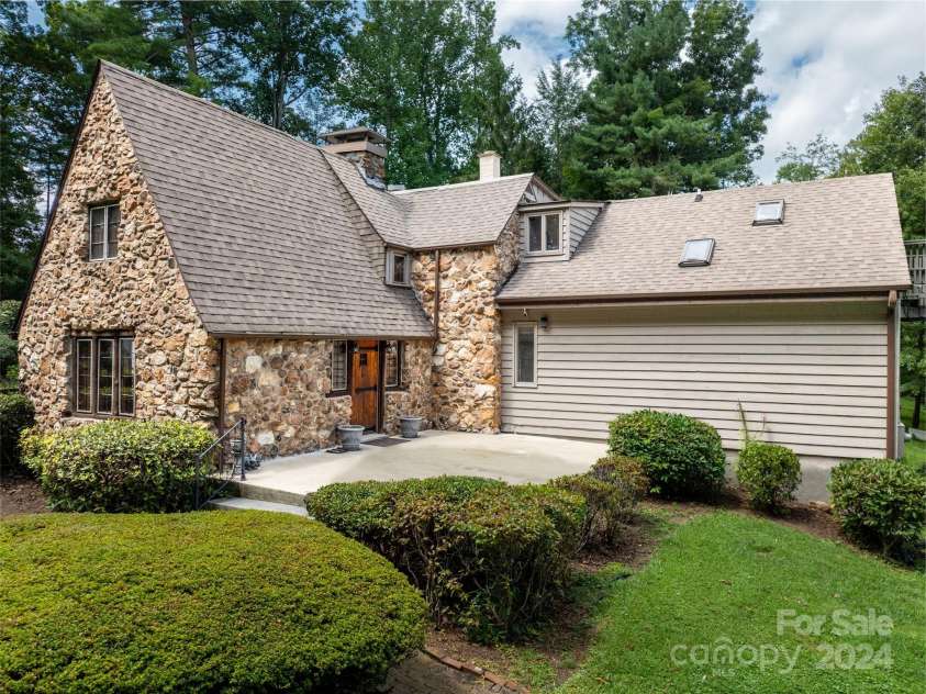 127 Springside Road, Asheville, NC 28803.  MLS# CAR4171365, YatesRealty ID 8316. 127 Springside Road