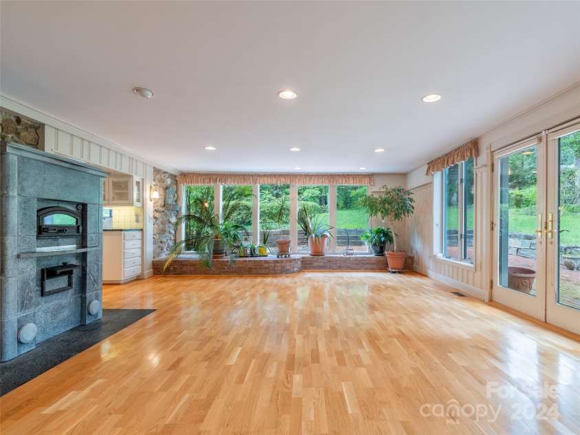 127 Springside Road, Asheville, NC 28803.  MLS# CAR4171365, YatesRealty ID 8316. A plant lovers dream