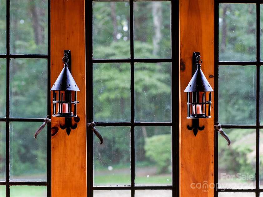 127 Springside Road, Asheville, NC 28803.  MLS# CAR4171365, YatesRealty ID 8316. Craftsmanship details