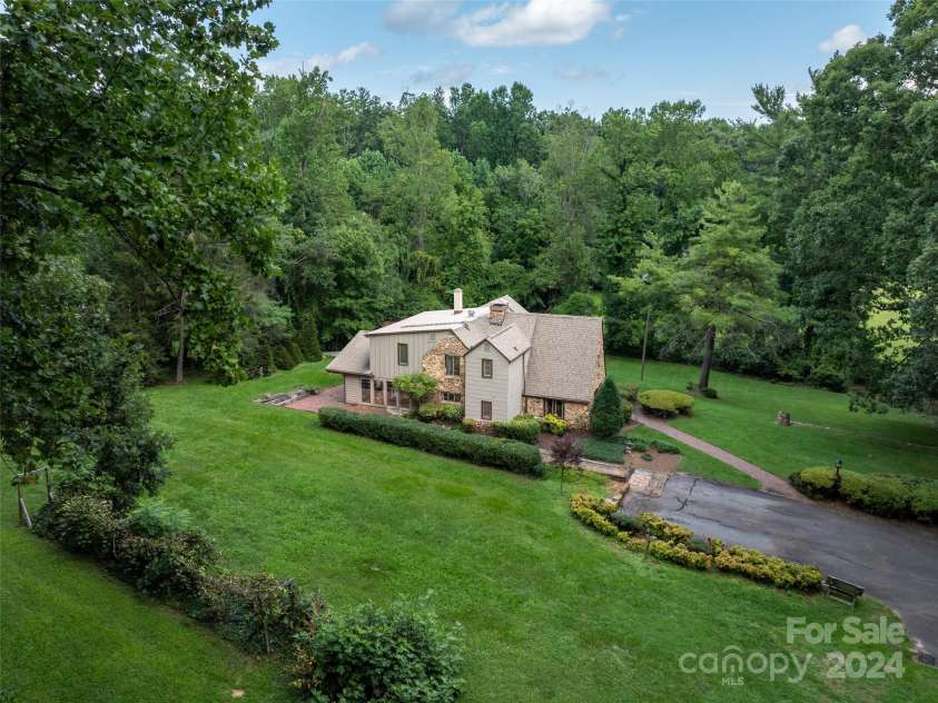 127 Springside Road, Asheville, NC 28803.  MLS# CAR4171365, YatesRealty ID 8316. Great garden space