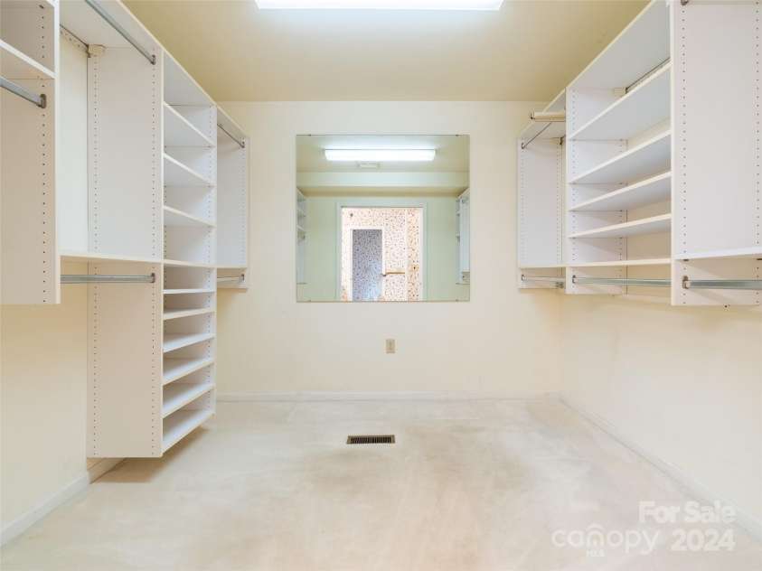 127 Springside Road, Asheville, NC 28803.  MLS# CAR4171365, YatesRealty ID 8316. Large walk in closet