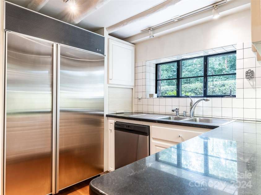 127 Springside Road, Asheville, NC 28803.  MLS# CAR4171365, YatesRealty ID 8316. Luxury Appliances