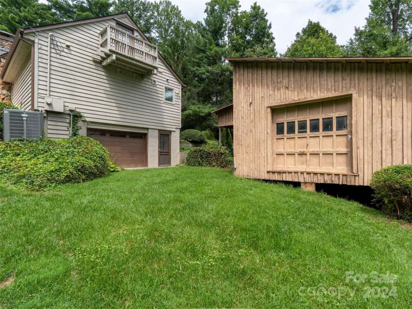 127 Springside Road, Asheville, NC 28803.  MLS# CAR4171365, YatesRealty ID 8316. Workshop Barn