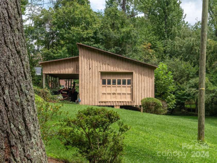 127 Springside Road, Asheville, NC 28803.  MLS# CAR4171365, YatesRealty ID 8316. Workshop Barn is one of 3 outbuildings including a garage