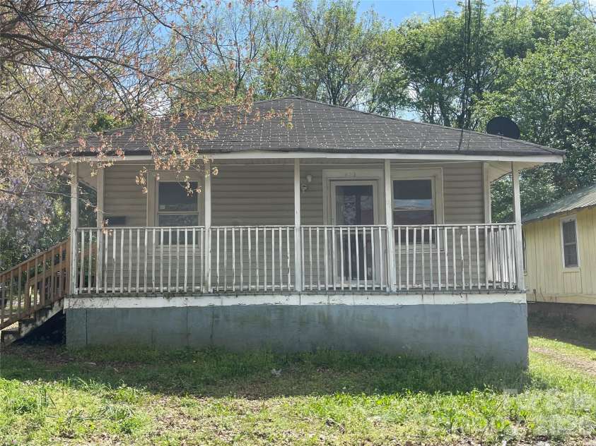 410 Mill Road, Charlotte, NC 28216.  MLS# CAR4356871, YatesRealty ID 8316. 