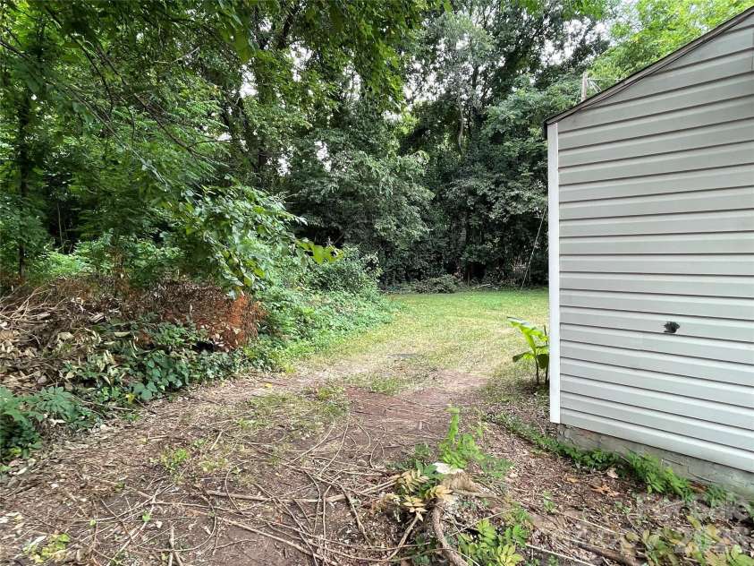 410 Mill Road, Charlotte, NC 28216.  MLS# CAR4356871, YatesRealty ID 8316. 