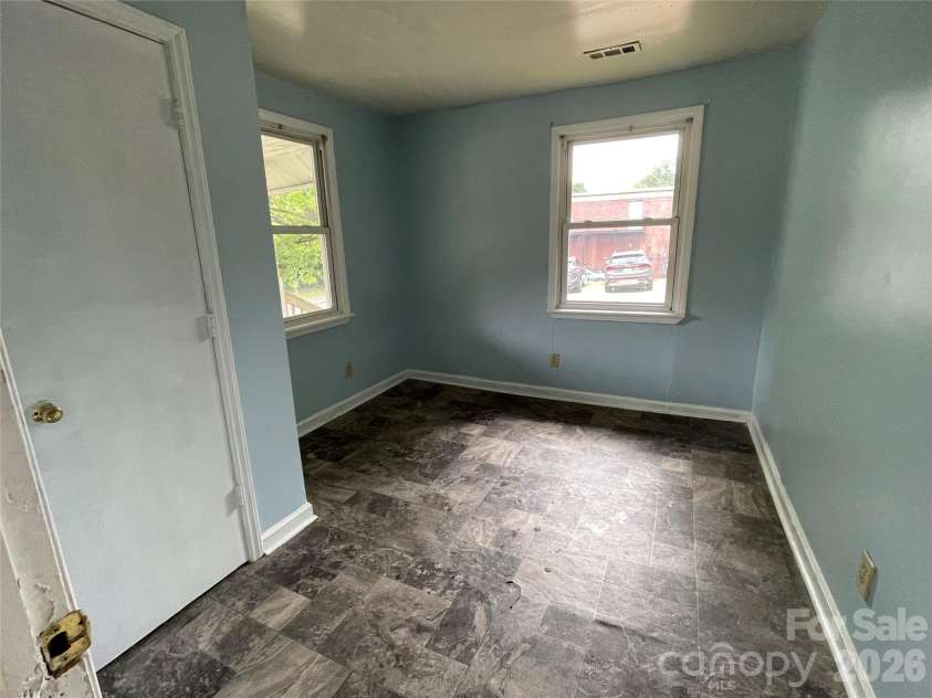 410 Mill Road, Charlotte, NC 28216.  MLS# CAR4356871, YatesRealty ID 8316. 