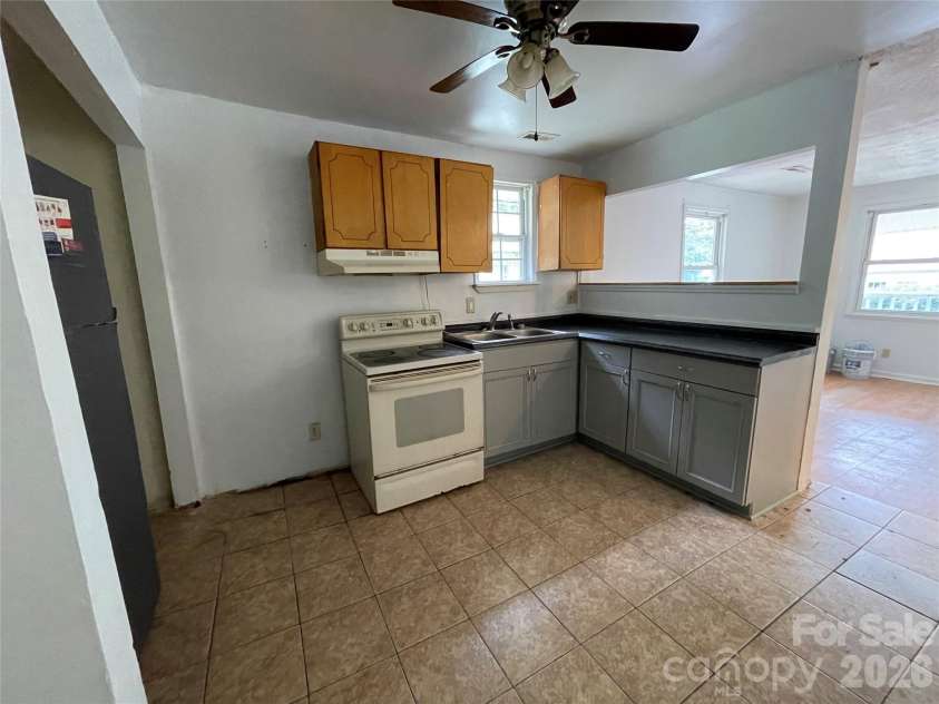 410 Mill Road, Charlotte, NC 28216.  MLS# CAR4356871, YatesRealty ID 8316. 