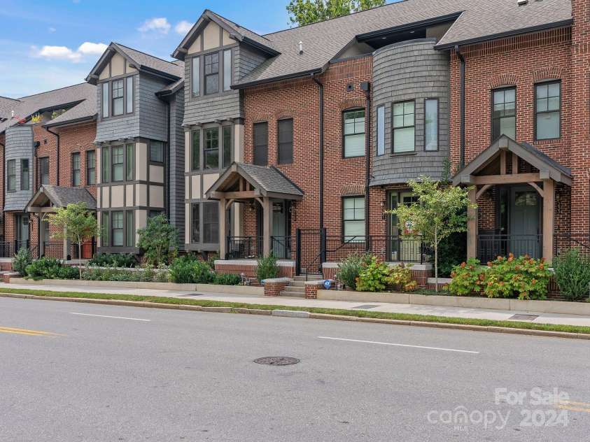 229 Broadway Street, Asheville, NC 28801.  MLS# CAR4173885, YatesRealty ID 8317. 