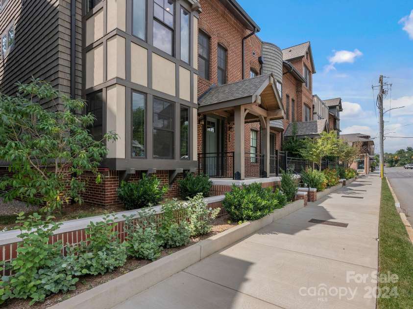 229 Broadway Street, Asheville, NC 28801.  MLS# CAR4173885, YatesRealty ID 8317. 