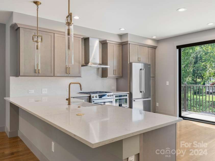 229 Broadway Street, Asheville, NC 28801.  MLS# CAR4173885, YatesRealty ID 8317. 