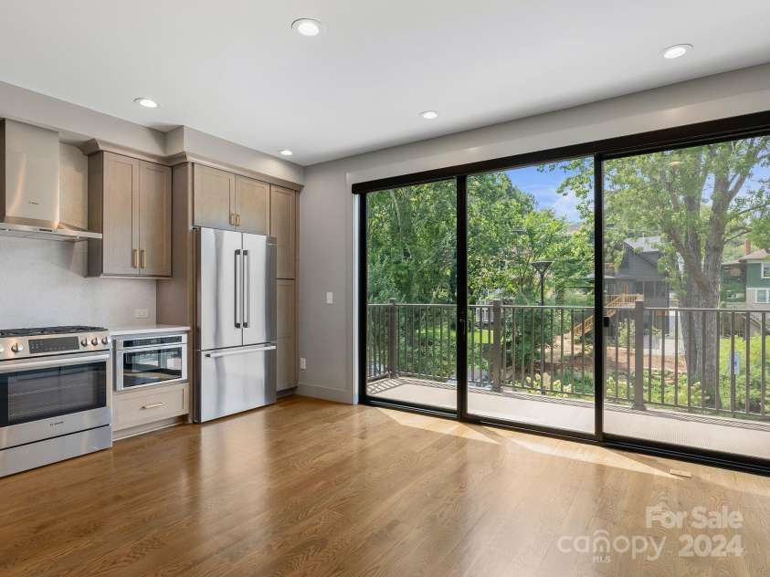 229 Broadway Street, Asheville, NC 28801.  MLS# CAR4173885, YatesRealty ID 8317. 