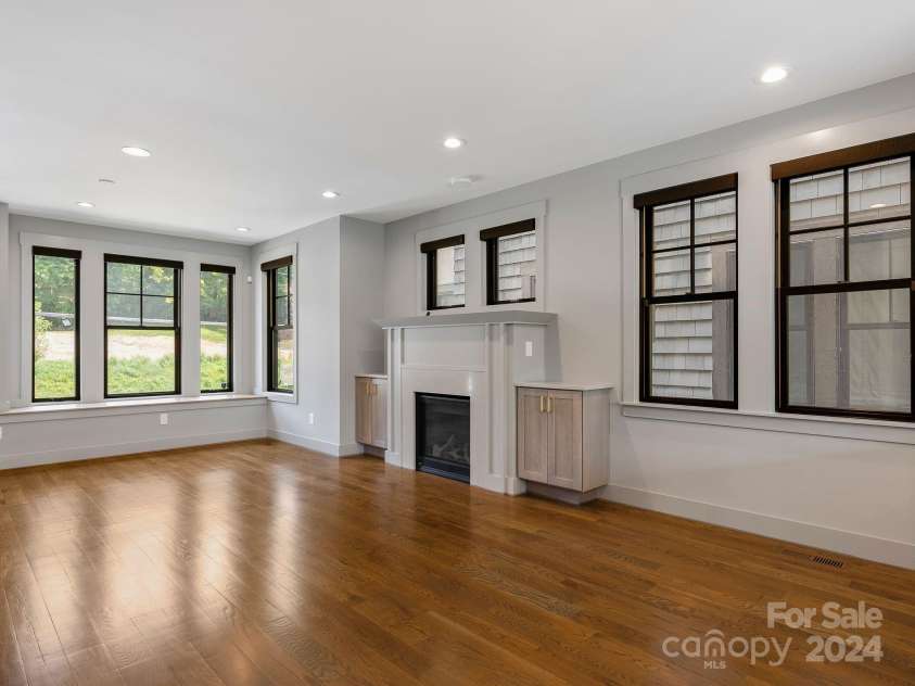 229 Broadway Street, Asheville, NC 28801.  MLS# CAR4173885, YatesRealty ID 8317. 