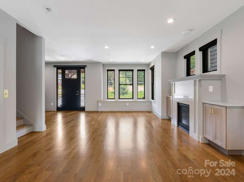 229 Broadway Street, Asheville, NC 28801.  MLS# CAR4173885, YatesRealty ID 8317. 