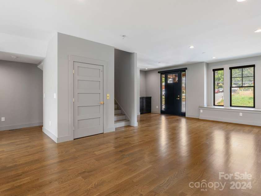 229 Broadway Street, Asheville, NC 28801.  MLS# CAR4173885, YatesRealty ID 8317. 