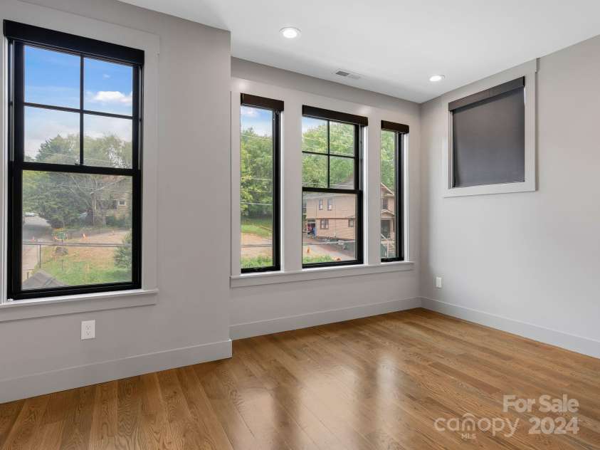 229 Broadway Street, Asheville, NC 28801.  MLS# CAR4173885, YatesRealty ID 8317. 