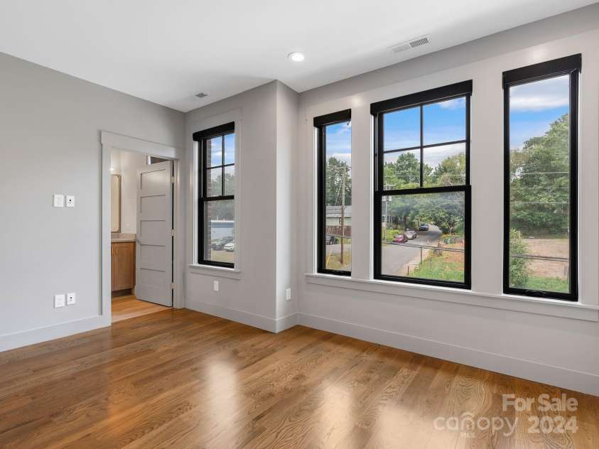 229 Broadway Street, Asheville, NC 28801.  MLS# CAR4173885, YatesRealty ID 8317. 