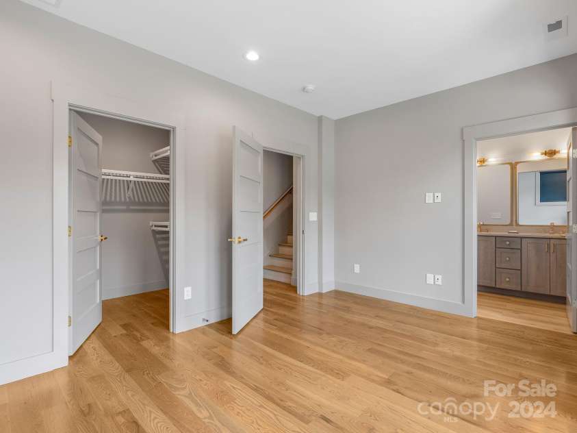 229 Broadway Street, Asheville, NC 28801.  MLS# CAR4173885, YatesRealty ID 8317. 