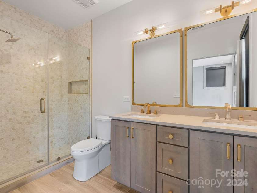 229 Broadway Street, Asheville, NC 28801.  MLS# CAR4173885, YatesRealty ID 8317. 