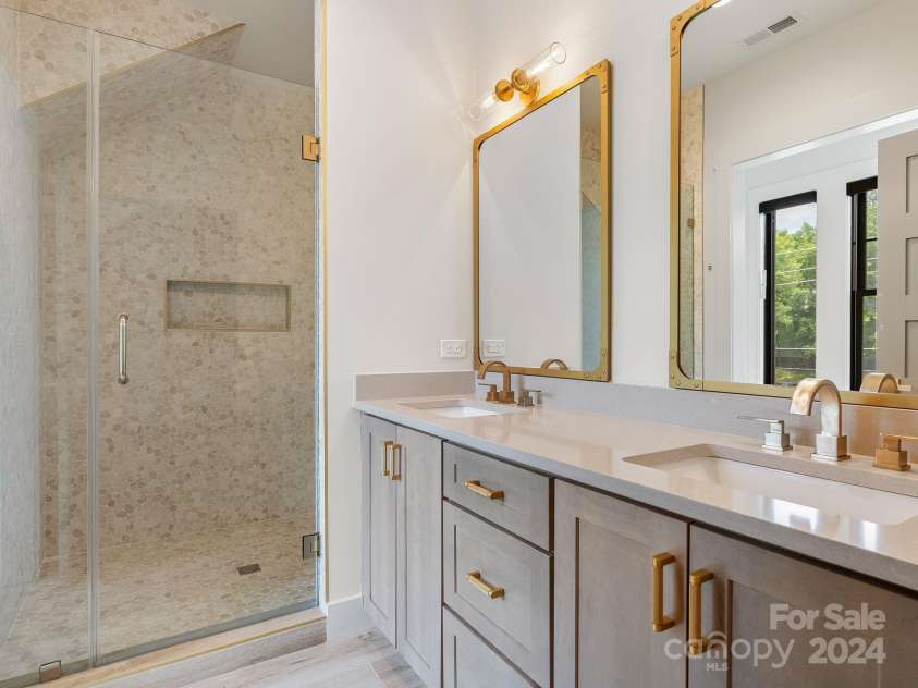 229 Broadway Street, Asheville, NC 28801.  MLS# CAR4173885, YatesRealty ID 8317. 