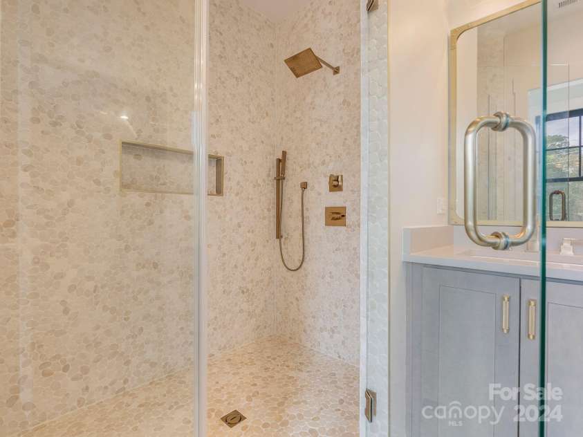 229 Broadway Street, Asheville, NC 28801.  MLS# CAR4173885, YatesRealty ID 8317. 