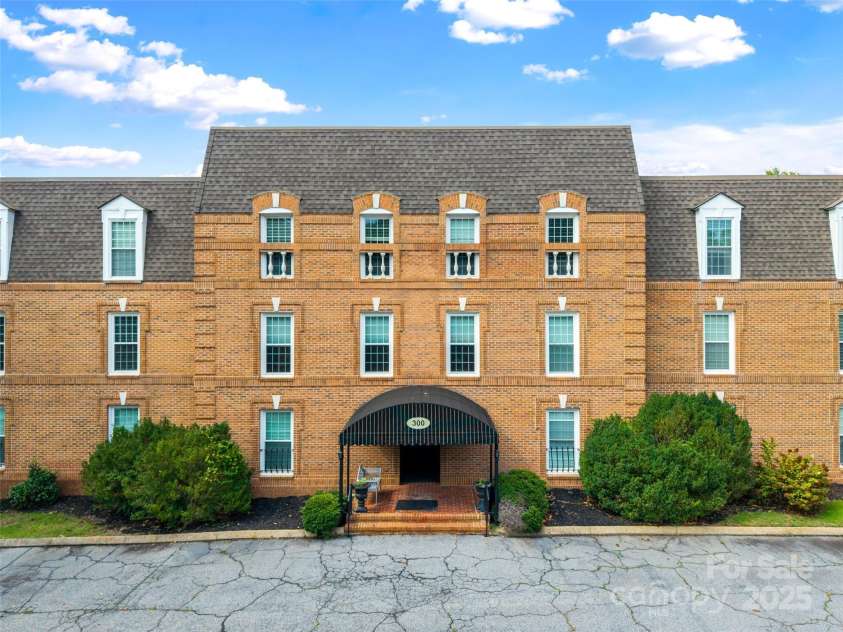 300 Fulton Street, Salisbury, NC 28144.  MLS# CAR4307548, YatesRealty ID 8318. 