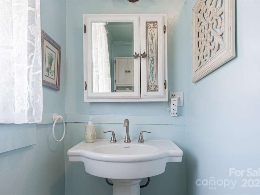 89 Woodrow Avenue, Asheville, NC 28801.  MLS# CAR4186528, YatesRealty ID 8319. 